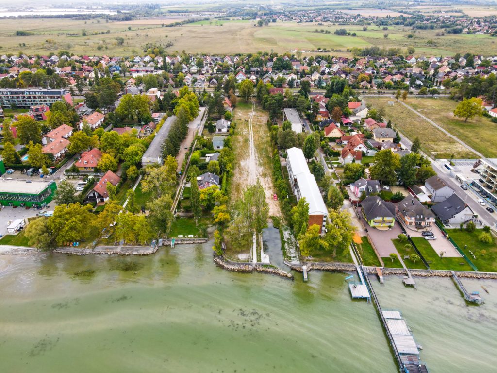 Balatonlelle eladó telek és szomszédsága
